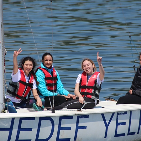 Hedef Yelken'den Öğrencilere Ara Tatil Sürprizi